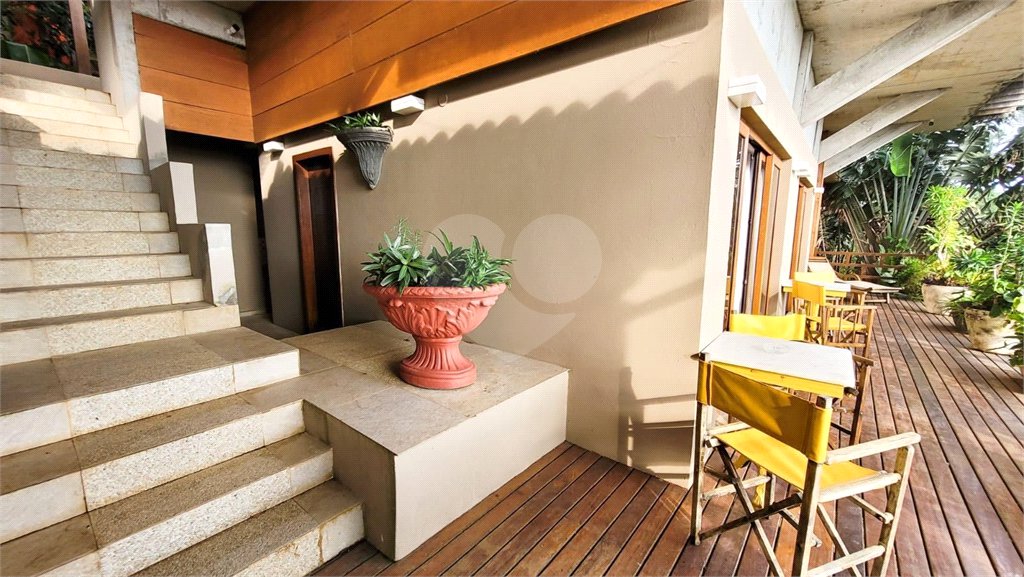 Casa à venda com 5 quartos, sendo 4 suítes,  em Albatroz, Armação dos Búzios, RJ