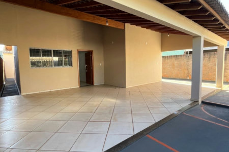 Casa à venda com 4 quartos, sendo 1 suíte,  em Jardim Maristela, Três Lagoas, MS