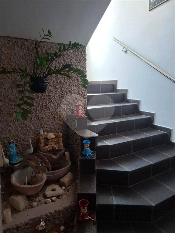 Sobrado à venda com 4 quartos, sendo 2 suítes,  em Campestre, Santo André, SP
