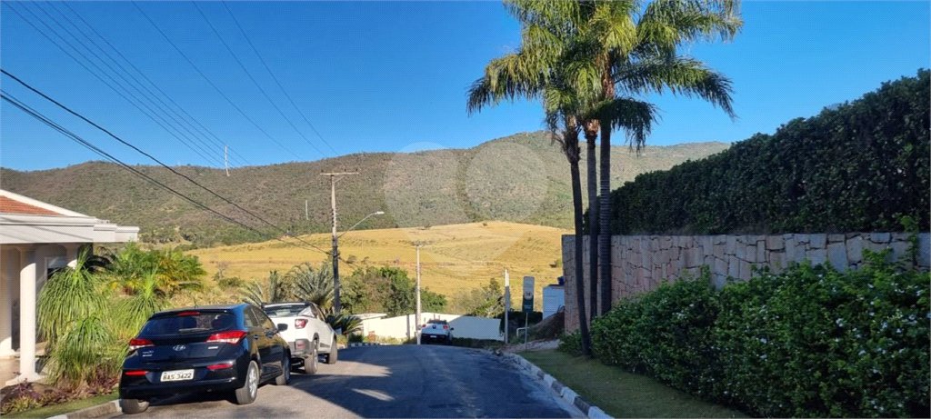 Casa à venda com 4 suítes no condomínio Osato, Atibaia - SP