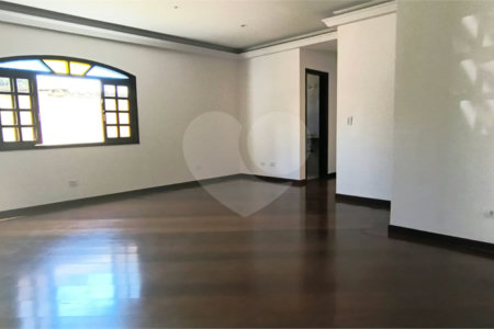 Sobrado à venda com 3 quartos, sendo 2 suítes, em Jardim Ivana, São Paulo, SP