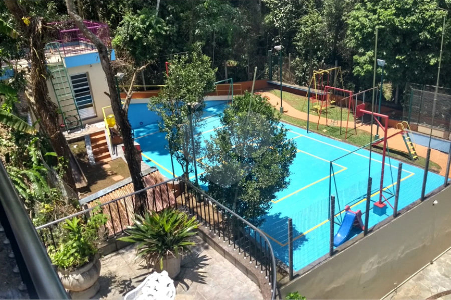 Casa à venda com 4 quartos, sendo 2 suítes, no condomínio Champs Elysees Village, Mairiporã - SP