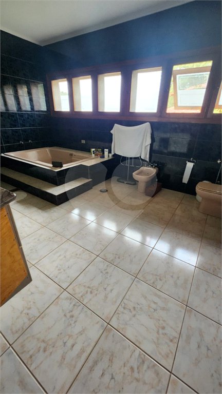 Chácara à venda com 4 quartos, sendo 3 suítes, em Pinheirinho, Vinhedo, SP