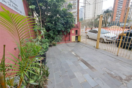 Sobrado à venda ou para alugar com 12 quartos em Vila Nova Conceição, São Paulo, SP