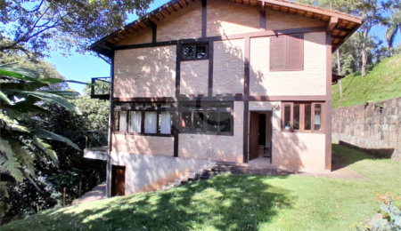 Casa à venda com 3 suítes no condomínio Alpes da Cantareira, Mairiporã - SP
