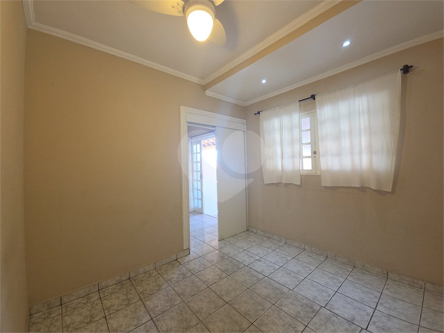 Casa à venda com 3 quartos, sendo 1 suíte, no condomínio Parque das Árvores, Sorocaba - SP
