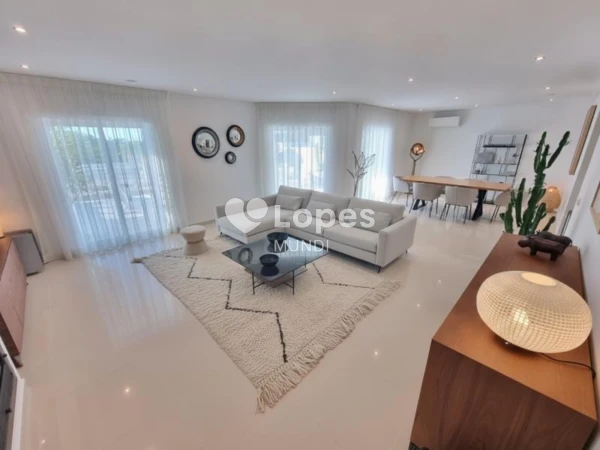 Casa com 4 quartos à venda em Albufeira, Algarve, Portugal – Vista para o mar e piscina