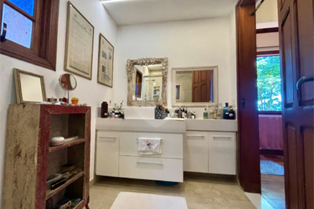 Casa à venda com 4 quartos, sendo 1 suíte, em Lagoa, Rio de Janeiro, RJ