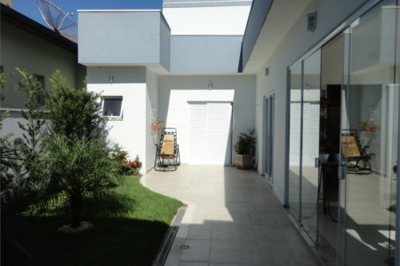 Casa à venda com 3 quartos, sendo 2 suítes, no condomínio Águas da Serra, Valinhos - SP