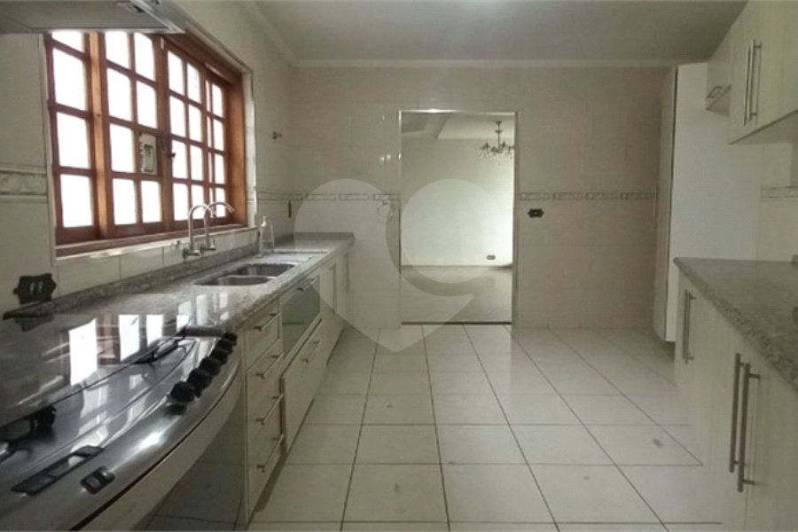 Sobrado para alugar com 3 quartos, sendo 1 suíte, em Parque Maria Domitila, São Paulo, SP