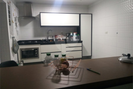 Sobrado à venda com 3 quartos, sendo 1 suíte, em Vila Galvão, Guarulhos, SP