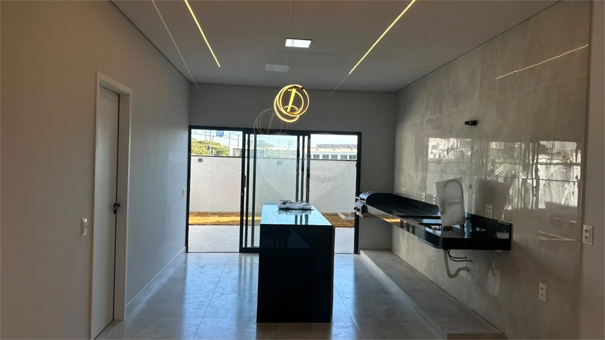 Casa à venda com 2 quartos, sendo 1 suíte,  no condomínio Portal dos Sabiás, Itu - SP