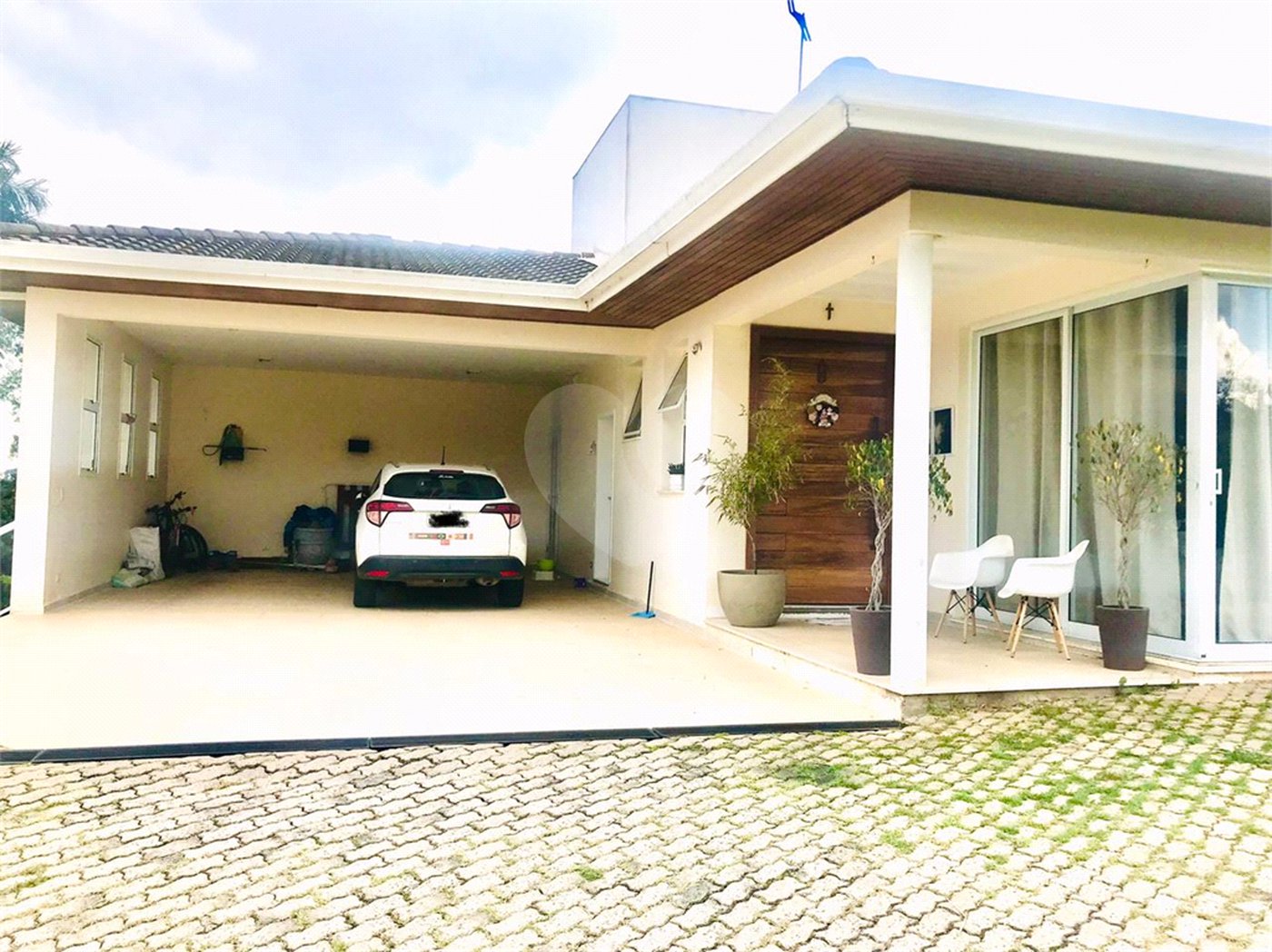 Casa à venda com 3 quartos, sendo 1 suíte, no condomínio Residencial Patrimônio do Carmo, São Roque - SP