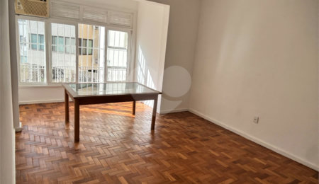Apartamento à venda com 2 quartos, sendo 1 suíte,  em Lagoa, Rio de Janeiro, RJ