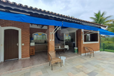 Casa à venda com 3 quartos, sendo 1 suíte, no condomínio Residencial Vale das Laranjeiras, Indaiatuba - SP