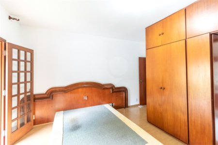 Sobrado à venda com 5 quartos, sendo 3 suítes, em Alto da Boa Vista, São Paulo, SP