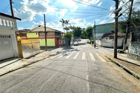 Casa à venda com 3 quartos, sendo 1 suíte, em Jardim Trussardi, São Paulo, SP