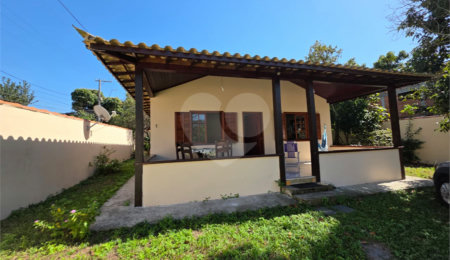 Casa à venda com 2 quartos, sendo 1 suíte,  em Tucuns, Armação dos Búzios, RJ