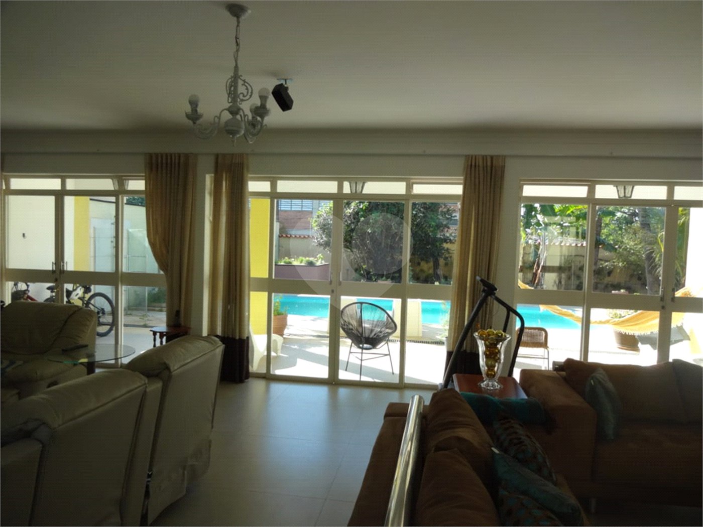 Casa à venda com 5 quartos, sendo 2 suítes,  em Vila Oliveira, Mogi das Cruzes, SP