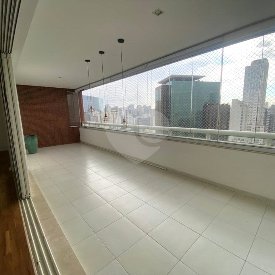 Apartamento para alugar com 3 suítes em Itaim Bibi, São Paulo, SP