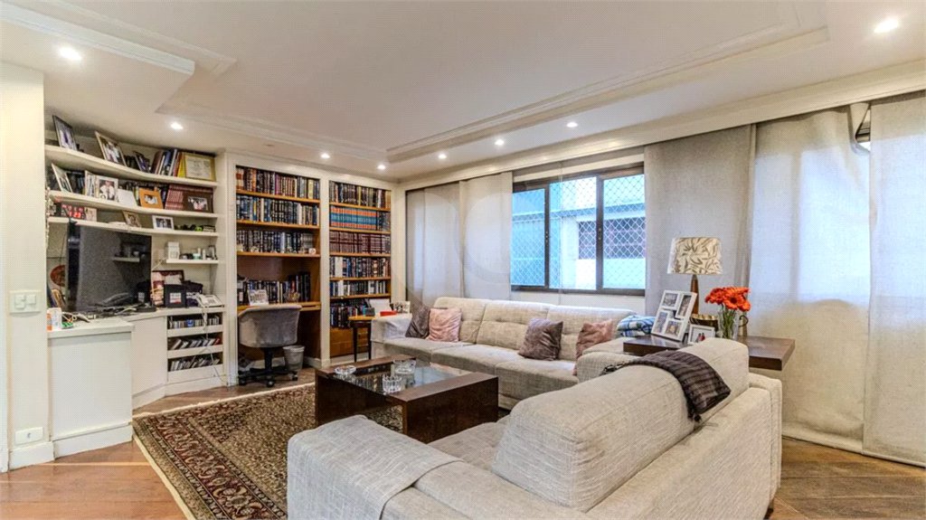 Apartamento à venda com 3 quartos, sendo 1 suíte,  em Higienópolis, São Paulo, SP