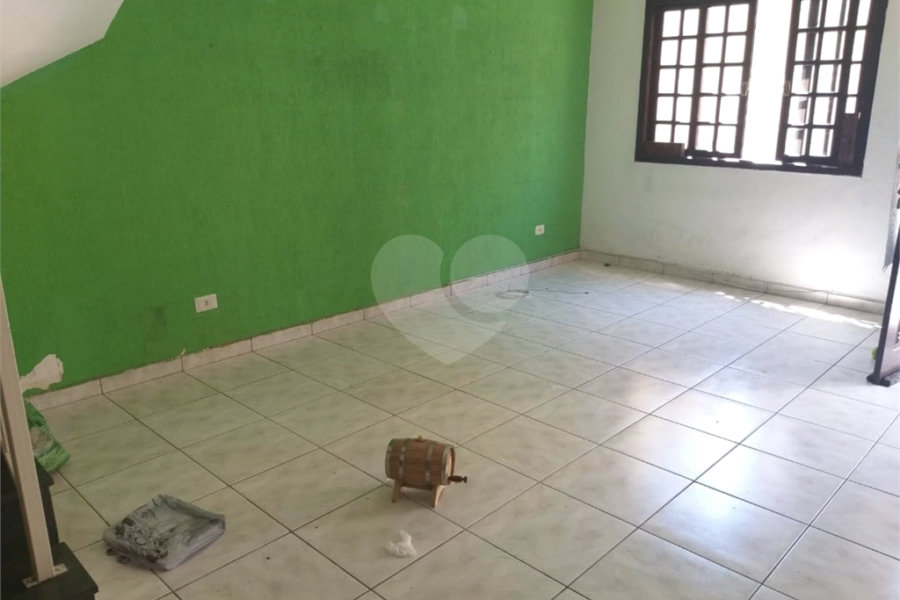 Casa à venda com 3 quartos, sendo 1 suíte, no condomínio Primavera, São Paulo - SP