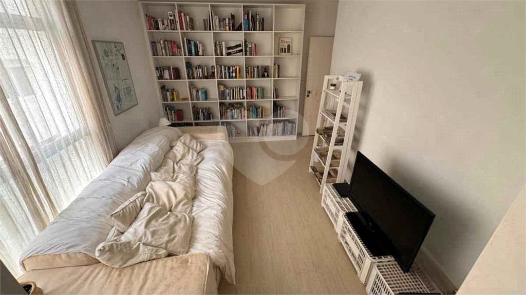 Apartamento à venda com 3 quartos, sendo 1 suíte, em Cerqueira César, São Paulo, SP