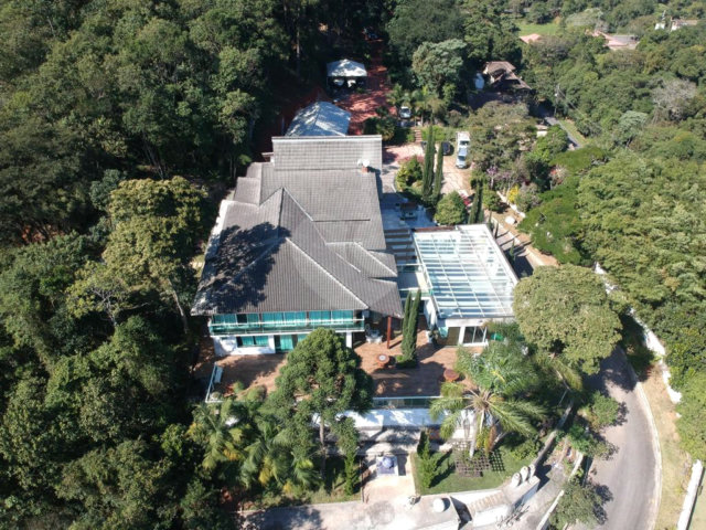 Casa à venda com 6 quartos, sendo 5 suítes,  no condomínio Alpes da Cantareira, Mairiporã - SP