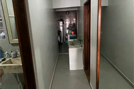 Sobrado à venda com 3 quartos em Jardim Laila, Embu das Artes, SP