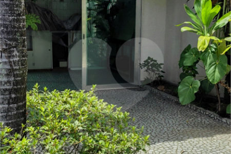 Casa à venda com 4 suítes em Vila Pirajussara, São Paulo, SP