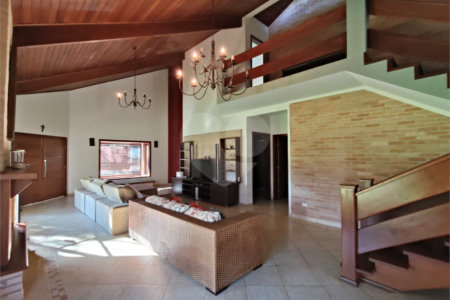 Casa à venda com 7 quartos, sendo 4 suítes, no condomínio Riviera de Santa Cristina XIII, Paranapanema - SP