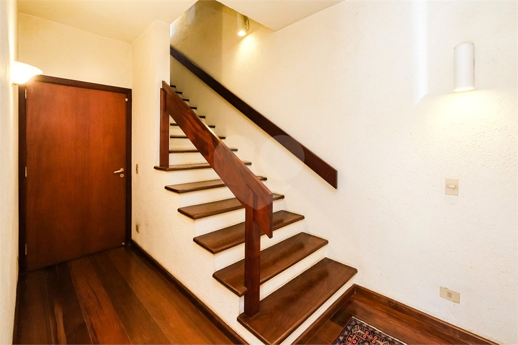 Casa à venda com 4 quartos, sendo 2 suítes, em Jardim Cordeiro, São Paulo, SP