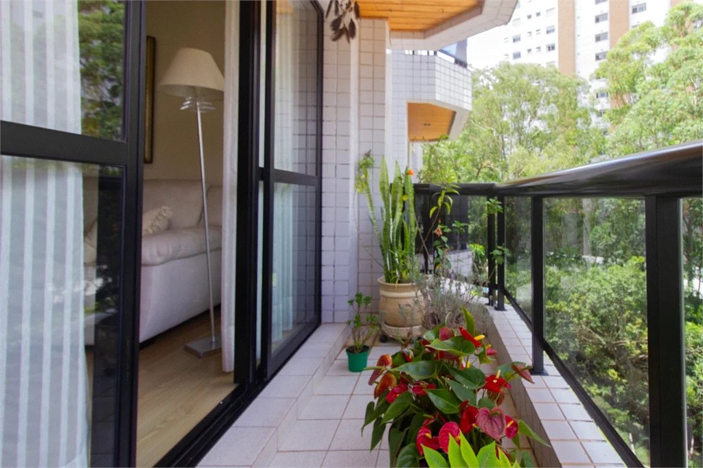 Apartamento à venda com 3 quartos, sendo 2 suítes,  em Vila Andrade, São Paulo, SP