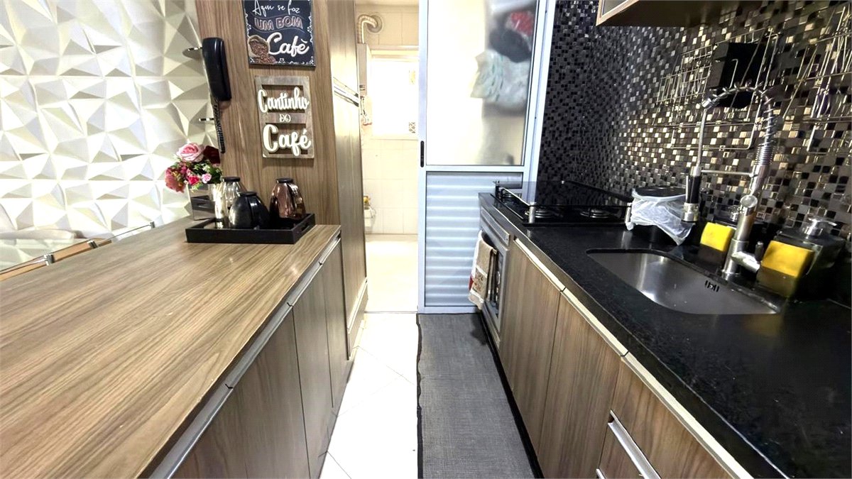 Apartamento à venda com 3 quartos, sendo 1 suíte,  em Vila Paulo Silas, São Paulo, SP