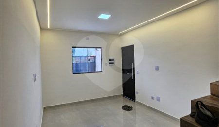 Sobrado à venda com 2 quartos em Maracanã, Praia Grande, SP