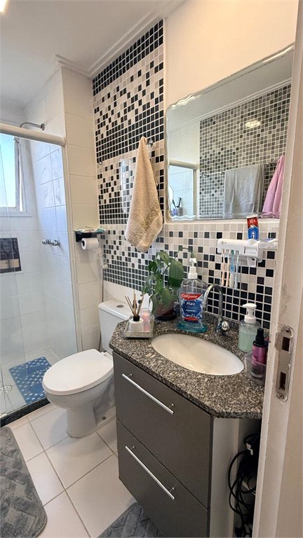 Apartamento à venda com 3 quartos, sendo 1 suíte, em Jardim Tupanci, Barueri, SP