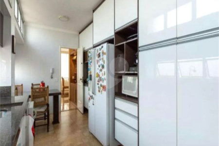 Apartamento à venda com 3 quartos, sendo 2 suítes, em Campo Belo, São Paulo, SP