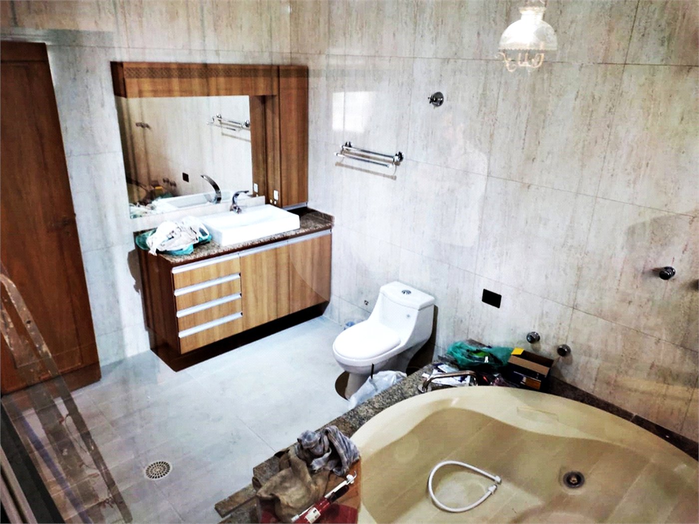 Sobrado à venda com 5 quartos, sendo 2 suítes, em Vila Nova Cachoeirinha, São Paulo, SP
