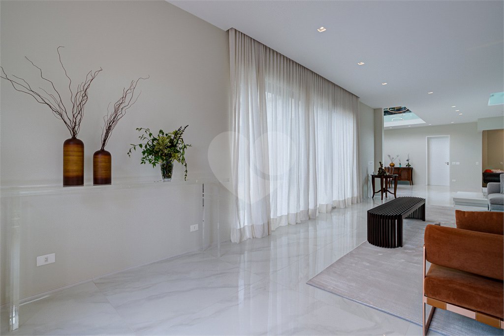 Casa à venda com 5 suítes em Jardim Cordeiro, São Paulo, SP