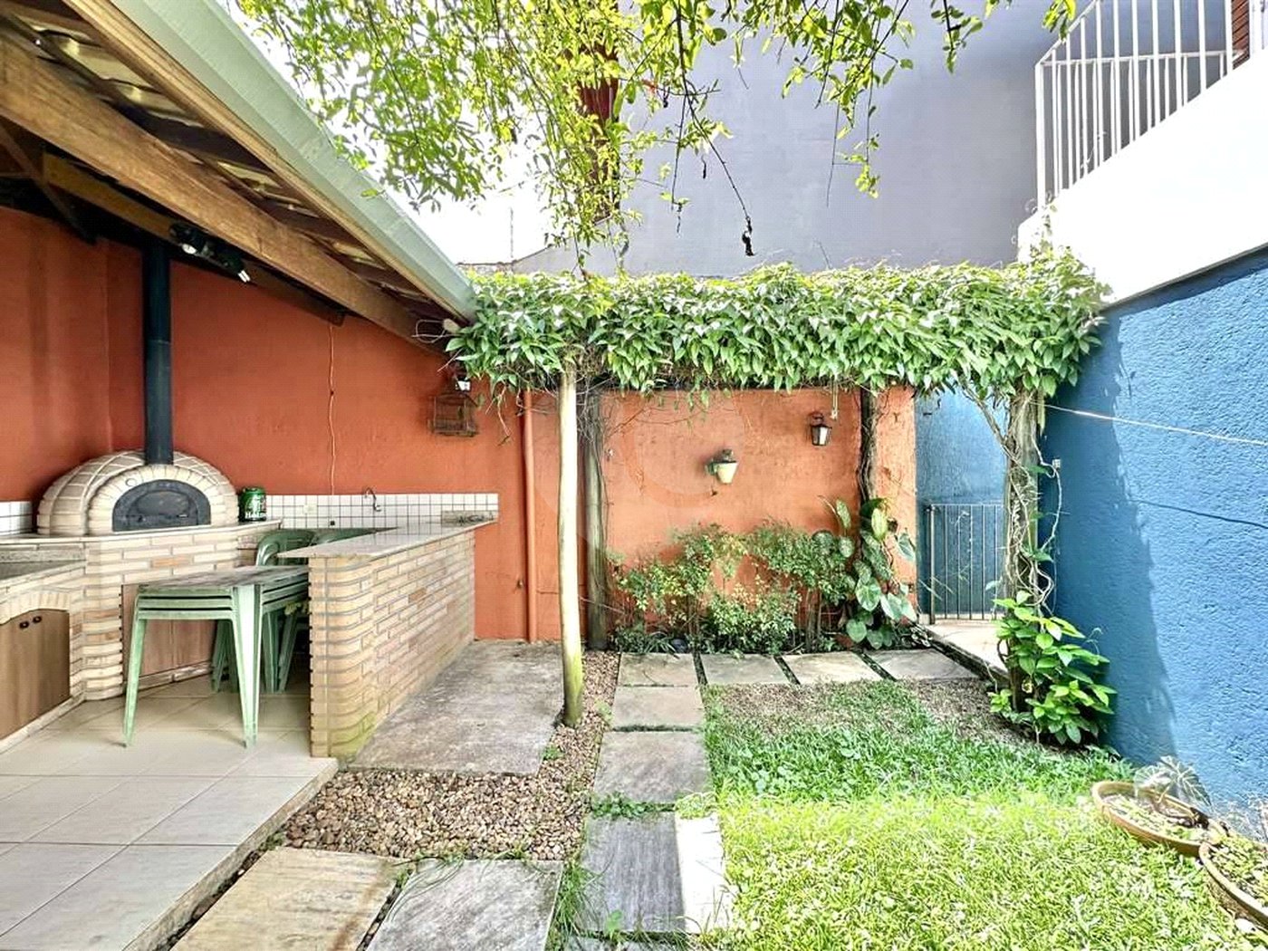 Sobrado à venda com 4 quartos, sendo 2 suítes, em Jardim Jussara, São Paulo, SP