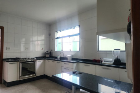Sobrado à venda com 3 quartos, sendo 1 suíte, em Vila Paulicéia, São Paulo, SP