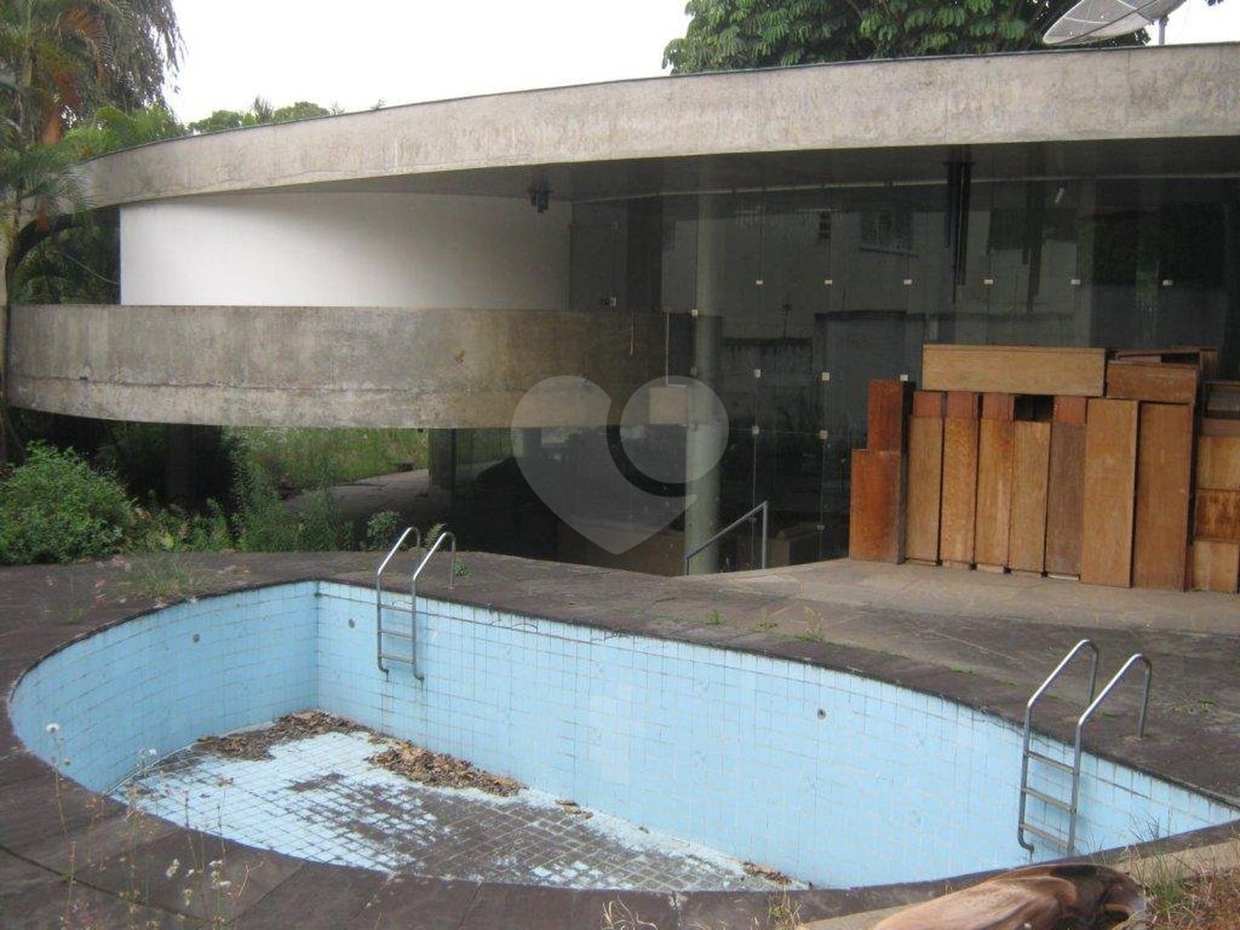 Sobrado à venda com 7 quartos, sendo 4 suítes, em Jardim Petrópolis, São Paulo, SP