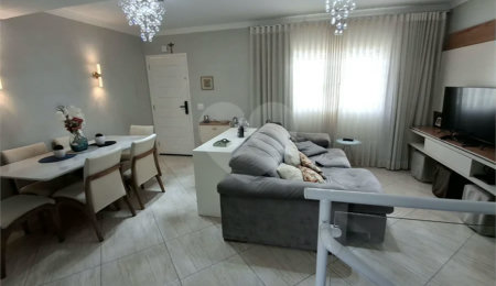 Casa à venda com 3 quartos, sendo 1 suíte,  no condomínio Vila Arnoni, São Paulo - SP