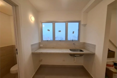 Apartamento à venda 107m² reformado com 2 quartos, sendo 1 suíte no Morumbi