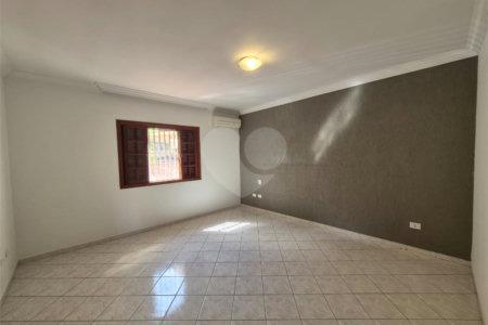 Sobrado à venda com 3 quartos, sendo 1 suíte,  em Vila Fiat Lux, São Paulo, SP