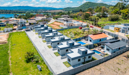 Casa térrea à venda com 3 quartos, sendo 1 suíte, no condomínio Flores da Usina, Atibaia - SP