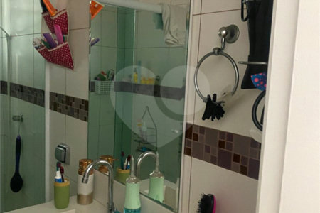Sobrado à venda com 3 quartos, sendo 1 suíte,  em Parque Vitória, São Paulo, SP