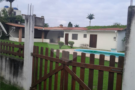 Casa à venda com 4 quartos, sendo 3 suítes,  em Vila Áurea, Poá, SP