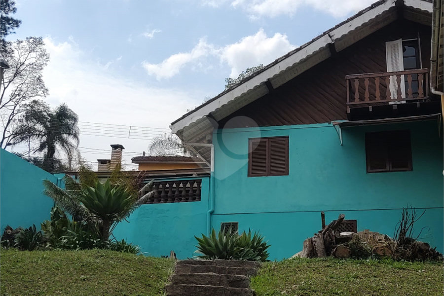 Casa à venda com 5 quartos, sendo 2 suítes, no condomínio Cinco Lagos Portaria II, Mairiporã - SP