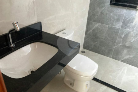 Sobrado à venda com 3 quartos, sendo 1 suíte,  em Jardim Alzira, São Paulo, SP